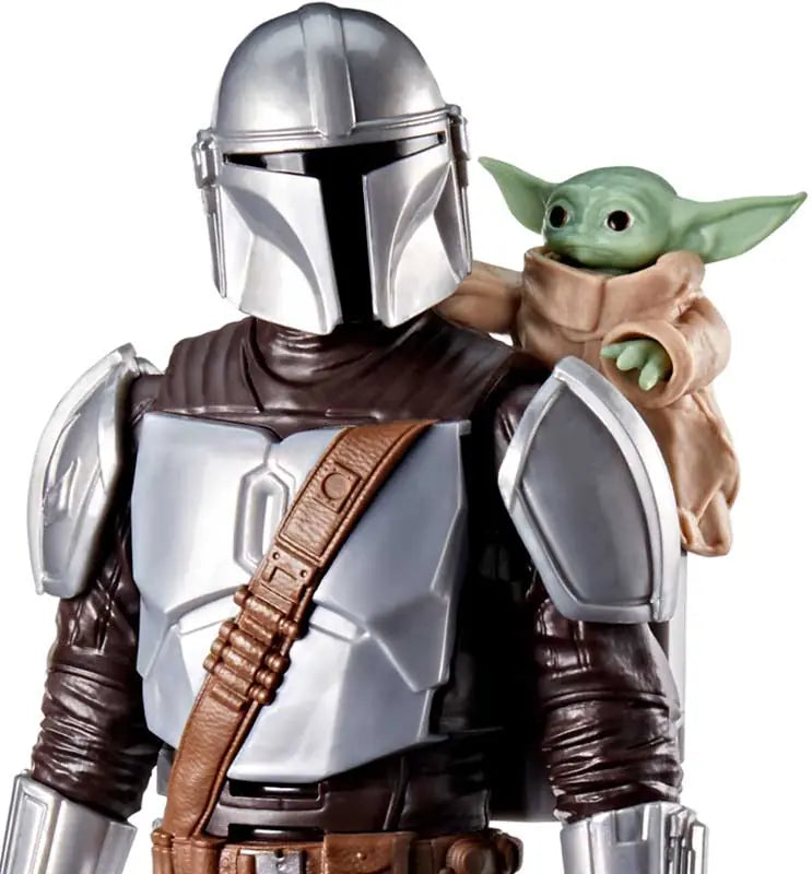 STAR WARS MOVIE FEATURE FIGURE - THE MADALORIAN & GROGU
